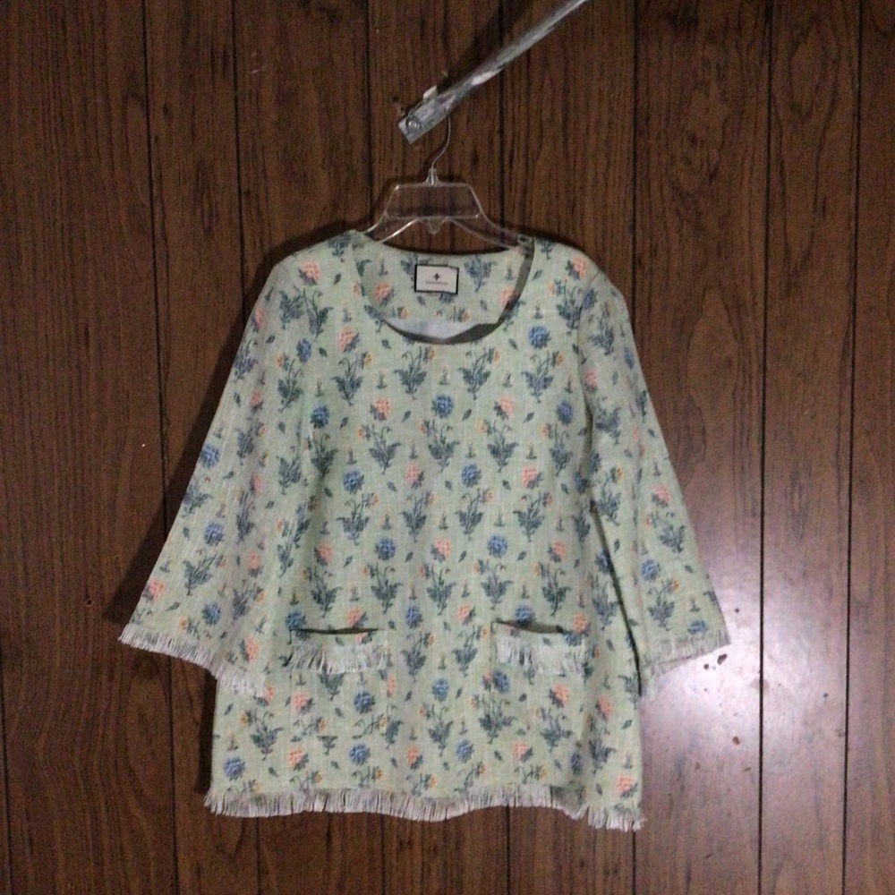 Tuckerneck Fringe and Floral top with pockets - Picture 3 of 7